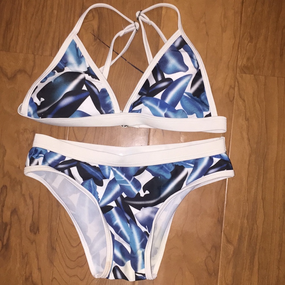 Tropical leaf print bikini